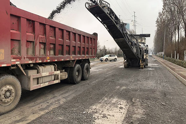 濟(jì)南路面機(jī)械設(shè)備產(chǎn)生漏砂問(wèn)題如何處理？